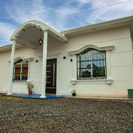 Moderna Casa En Puerto Barrios Izabal Villa